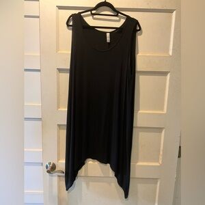 K&LEANNE black, hi-lo, jersey knit, sleeveless tunic. Deep armsceye. Size 1X